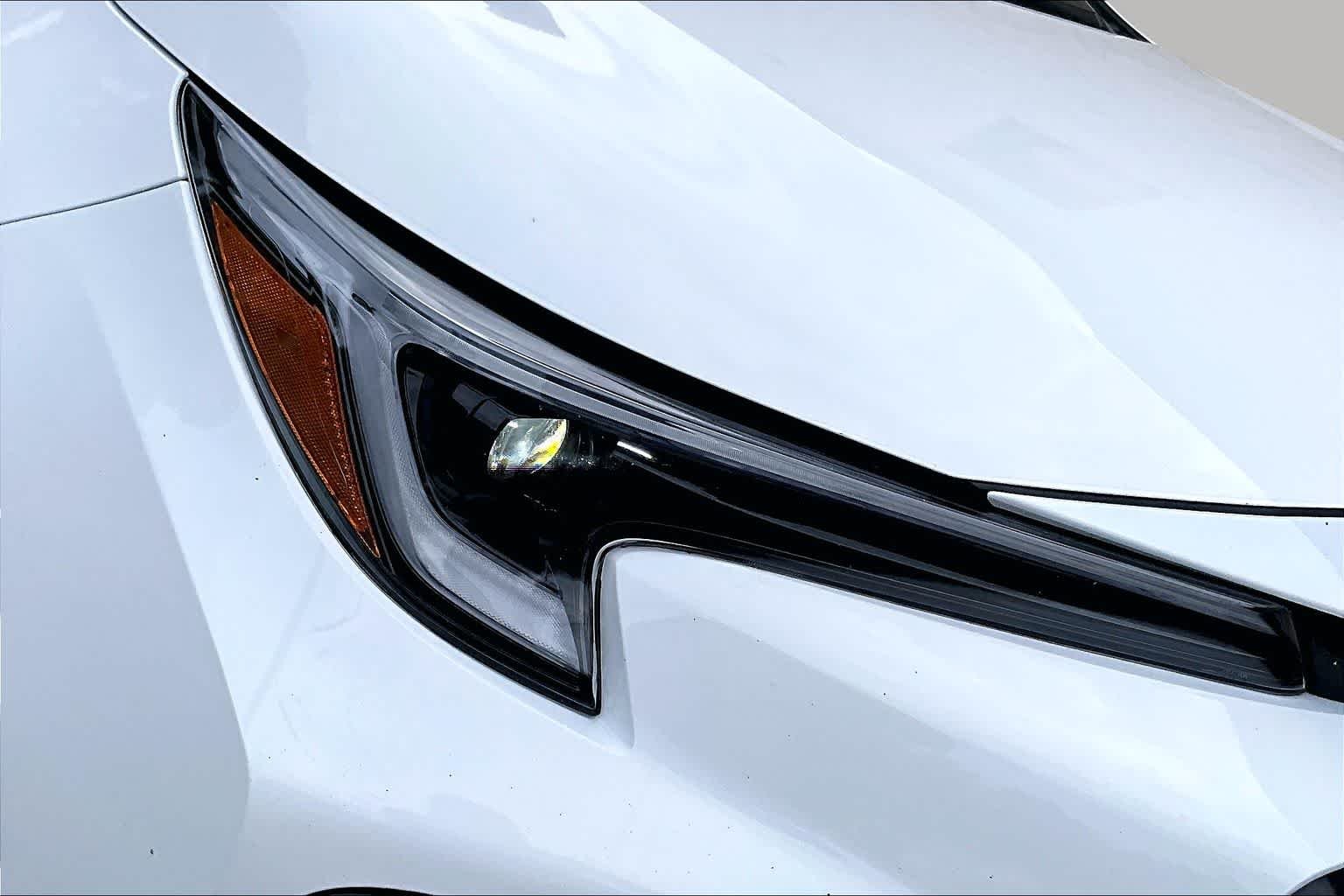 Used 2026 Ice Cap Toyota SE image 27