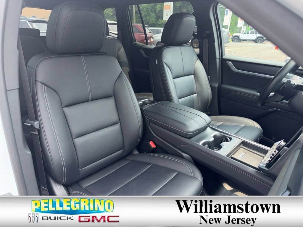 Used 2024 Summit White GMC Elevation image 10
