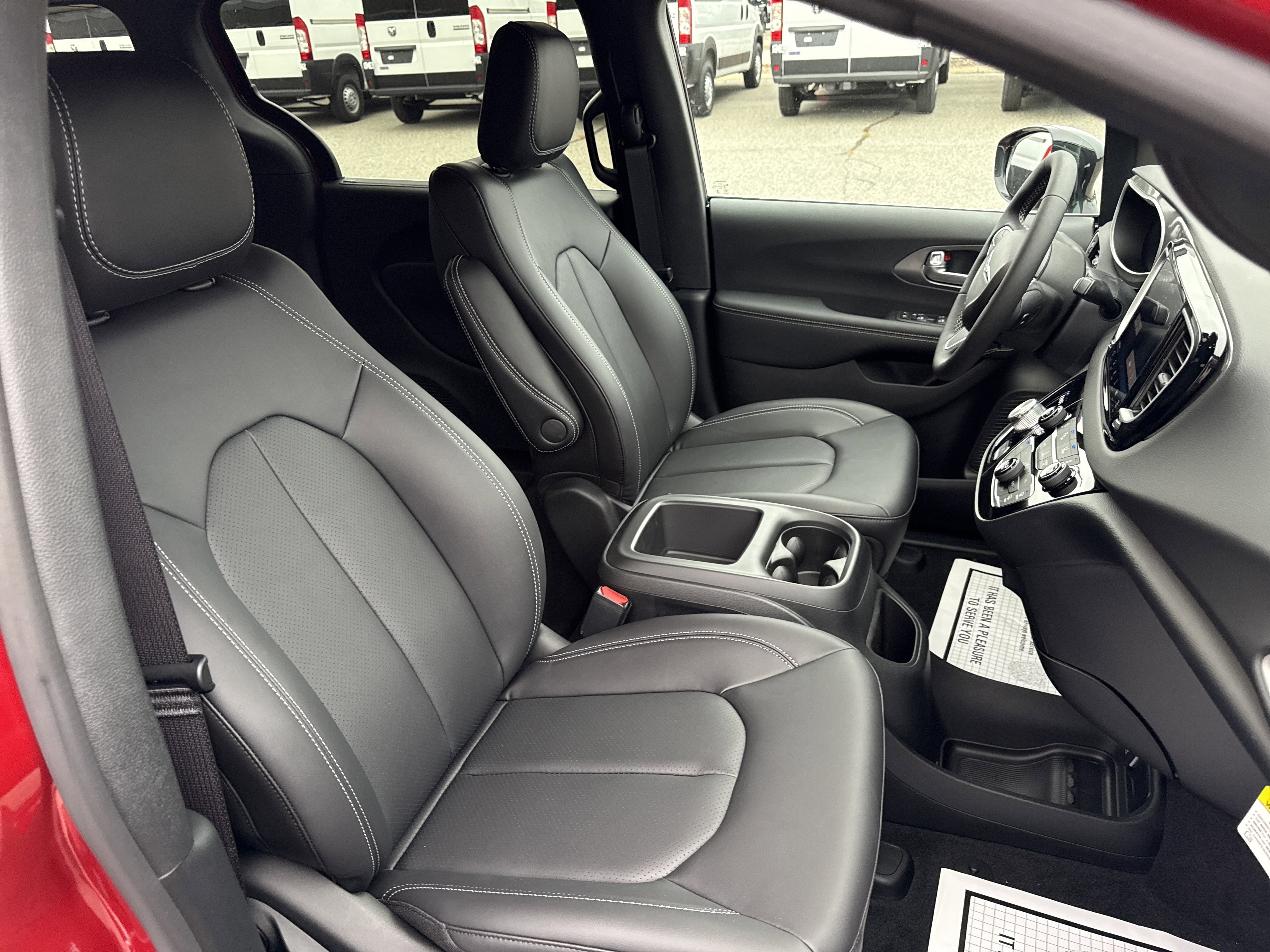 2026 Chrysler Voyager LX - Photo 12