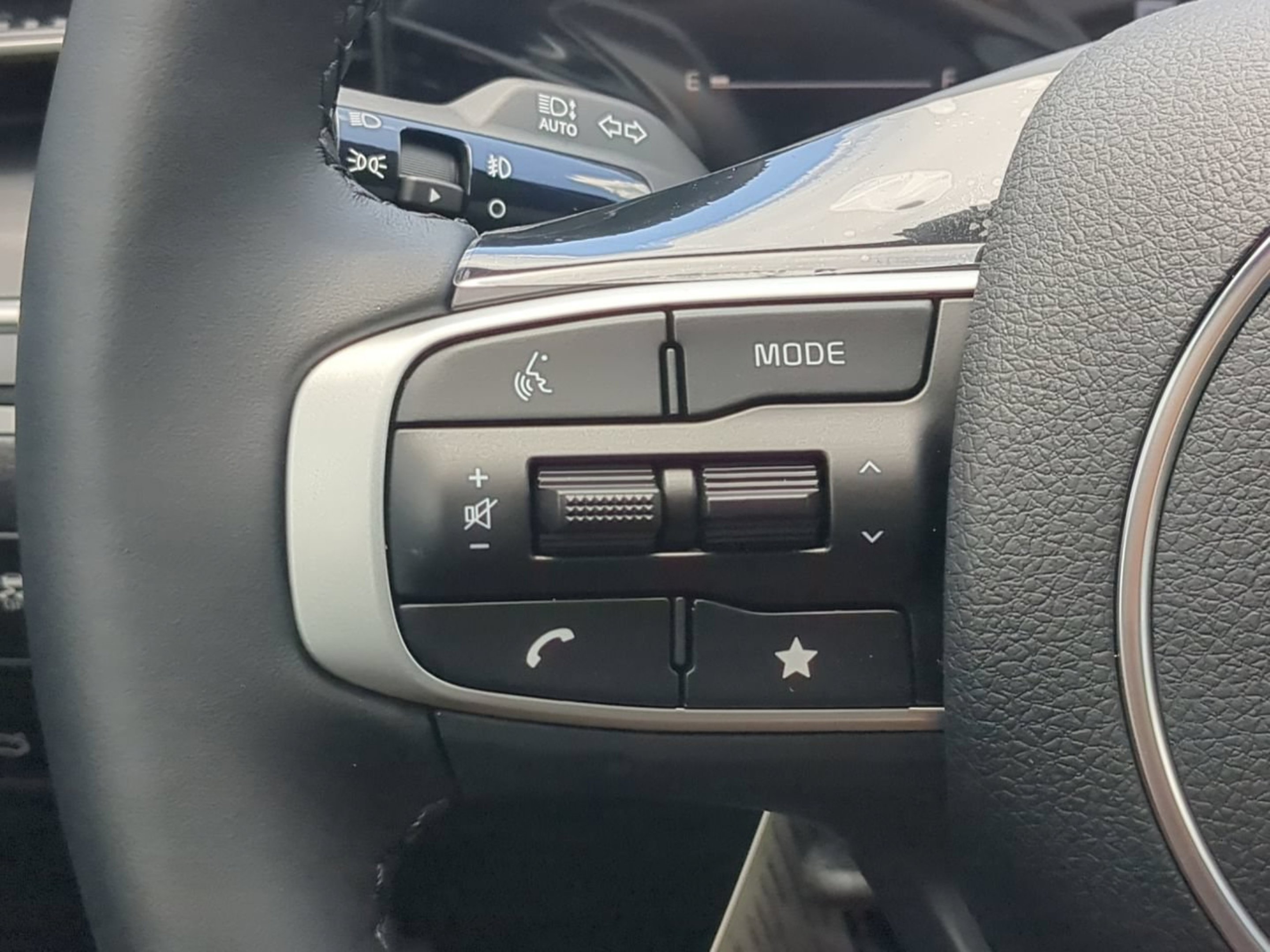 New 2026 Snow White Pearl Kia GT-Line image 39