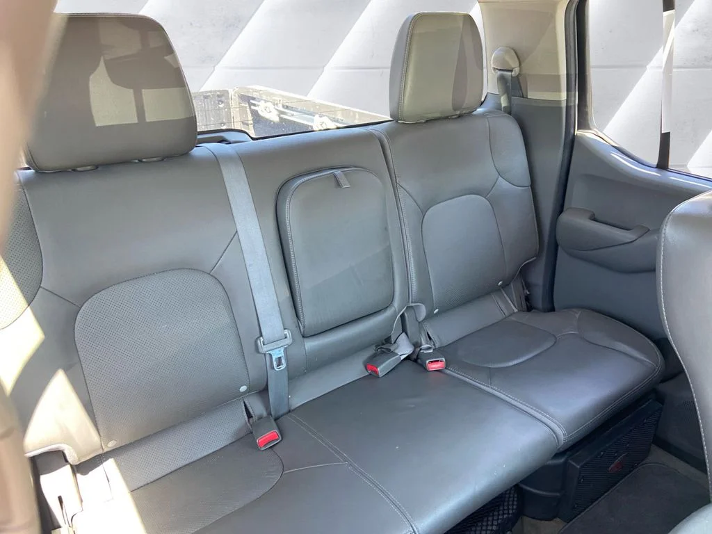 Used 2013 Silver Nissan SL image 13