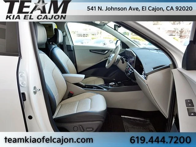 Certified Used 2023 White Kia Wave image 11