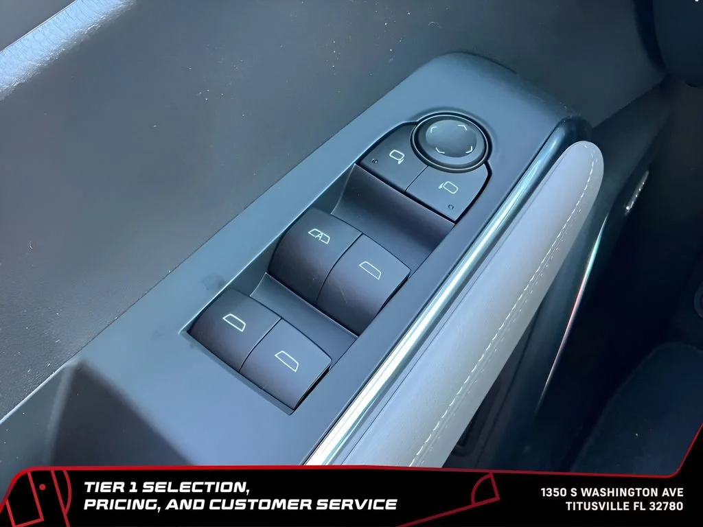 New 2026 Glacier White Tricoat GMC Elevation image 44