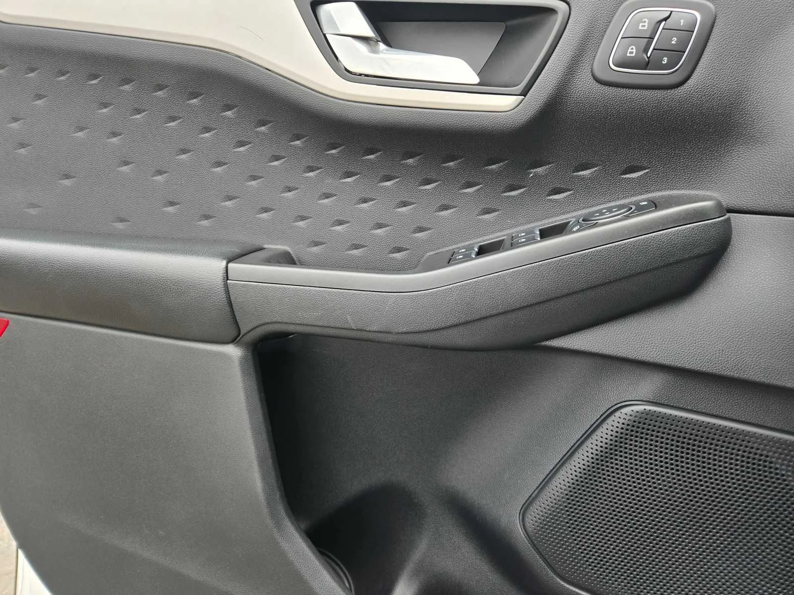 Used 2020  Ford SEL image 25