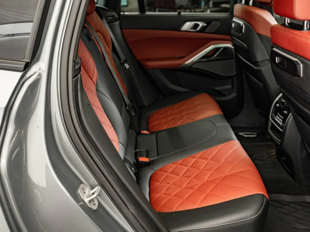 Used 2024 Skyscraper Gray Metallic BMW M60i image 43