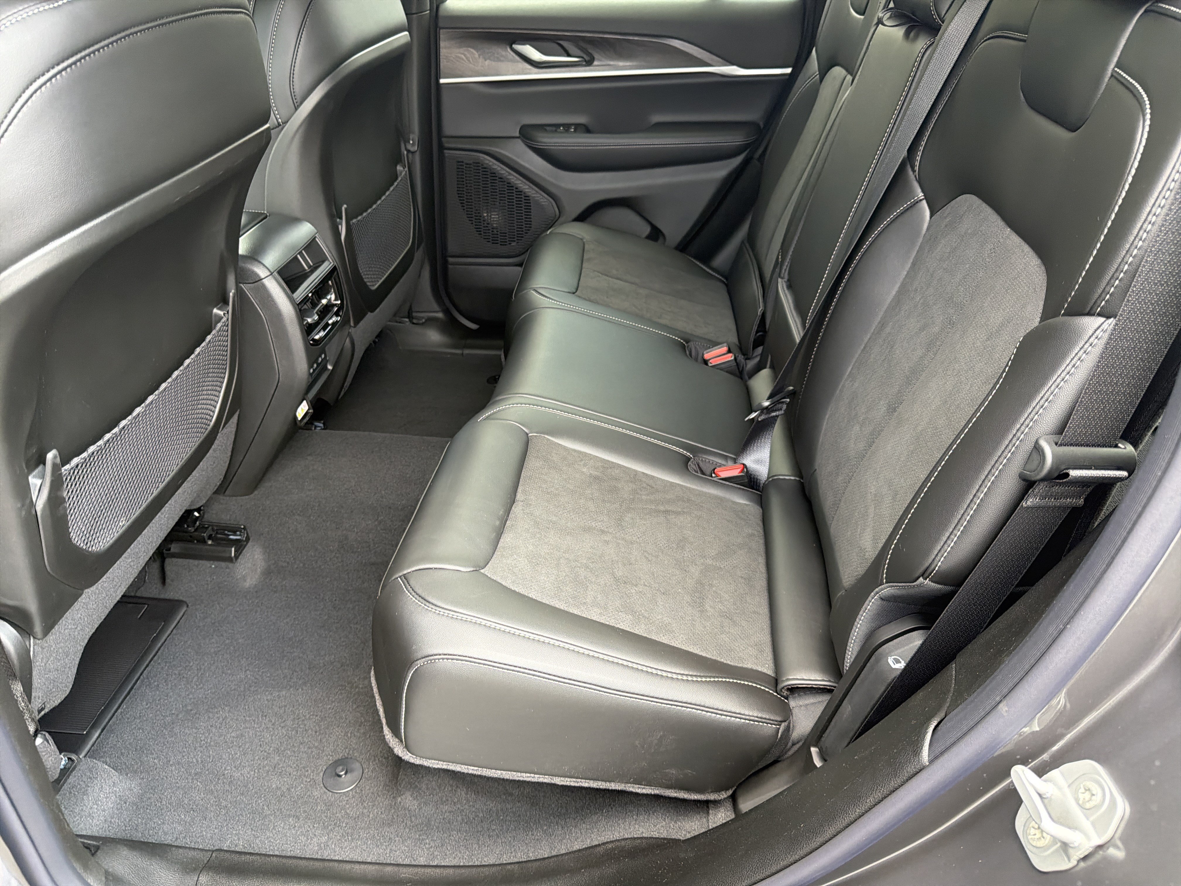 New 2026 Baltic Gray Metallic Clear-Coat Exterior Paint Jeep Altitude image 26