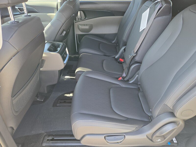New 2026 Snow White Pearl Kia LXS image 8
