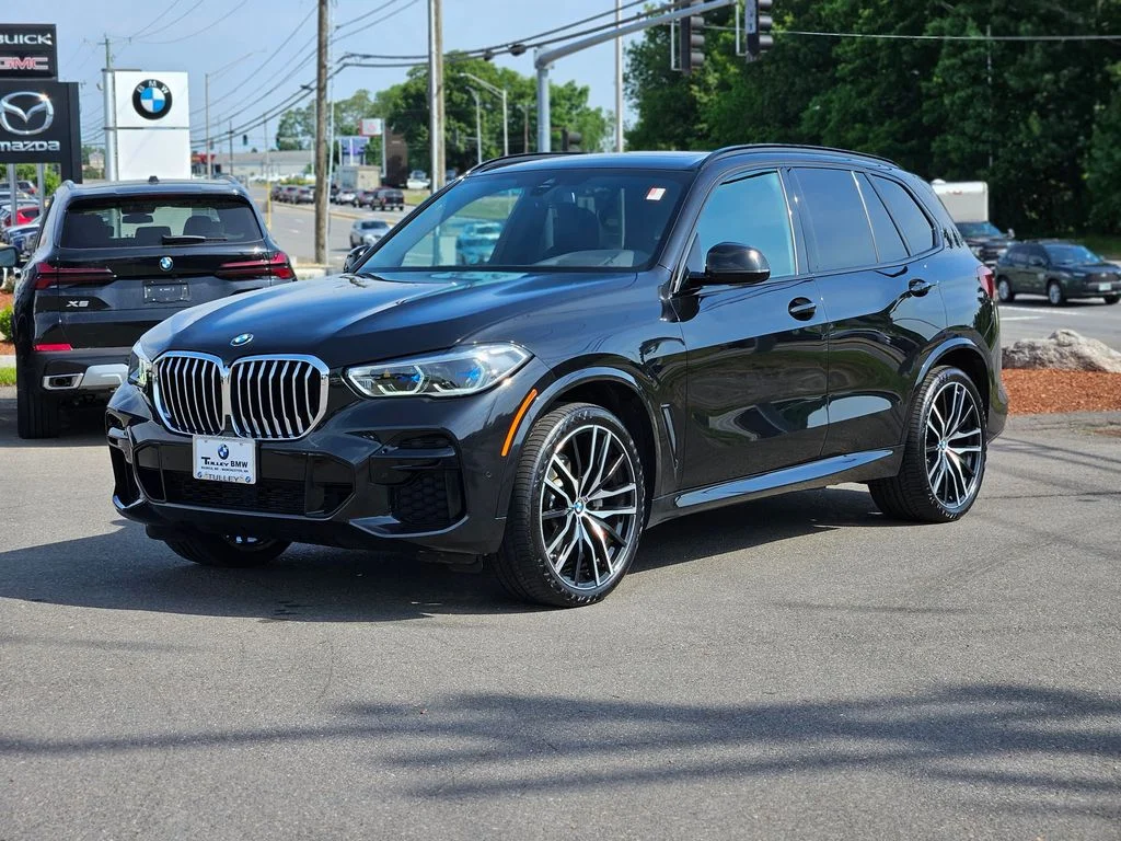 Certified Used 2022 Black Sapphire Metallic BMW xDrive40i image 3