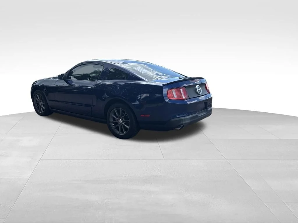 Used 2011 Blue Ford V6 Premium image 4