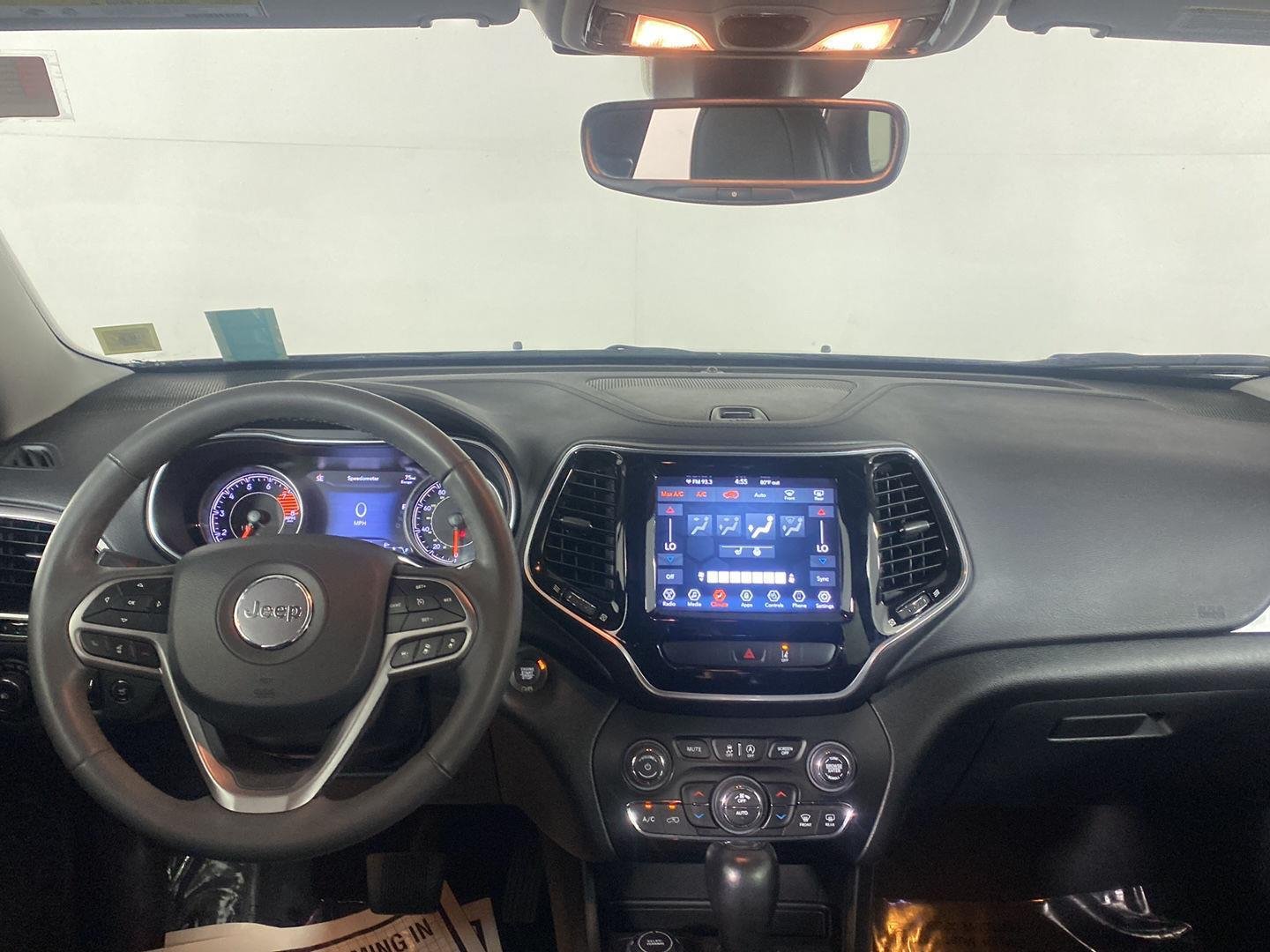 Used 2022 Diamond Black Crystal Pearlcoat Jeep Limited image 25