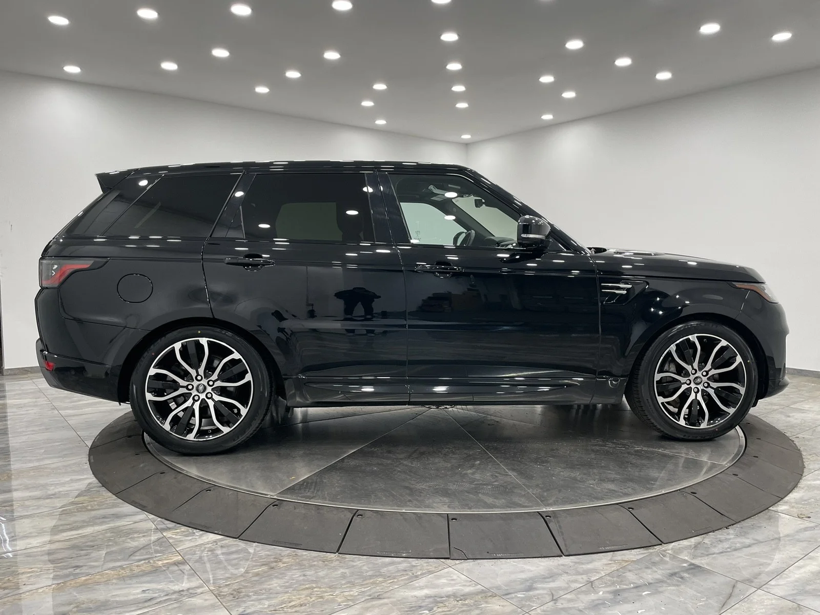Used 2019 BLACK Land Rover HSE image 10