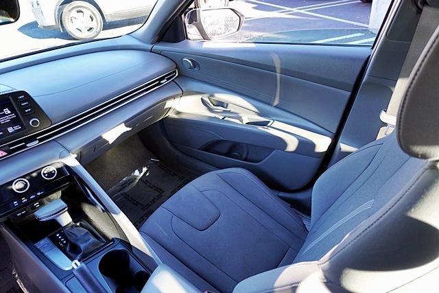 Used 2024 Black Hyundai SE image 19