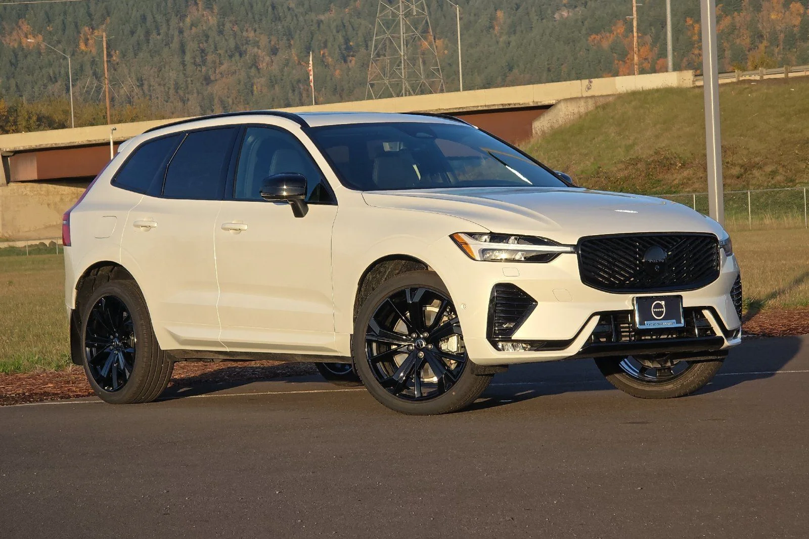2026 Volvo XC60 B5 Ultra Black Edition Theme AWD's photo