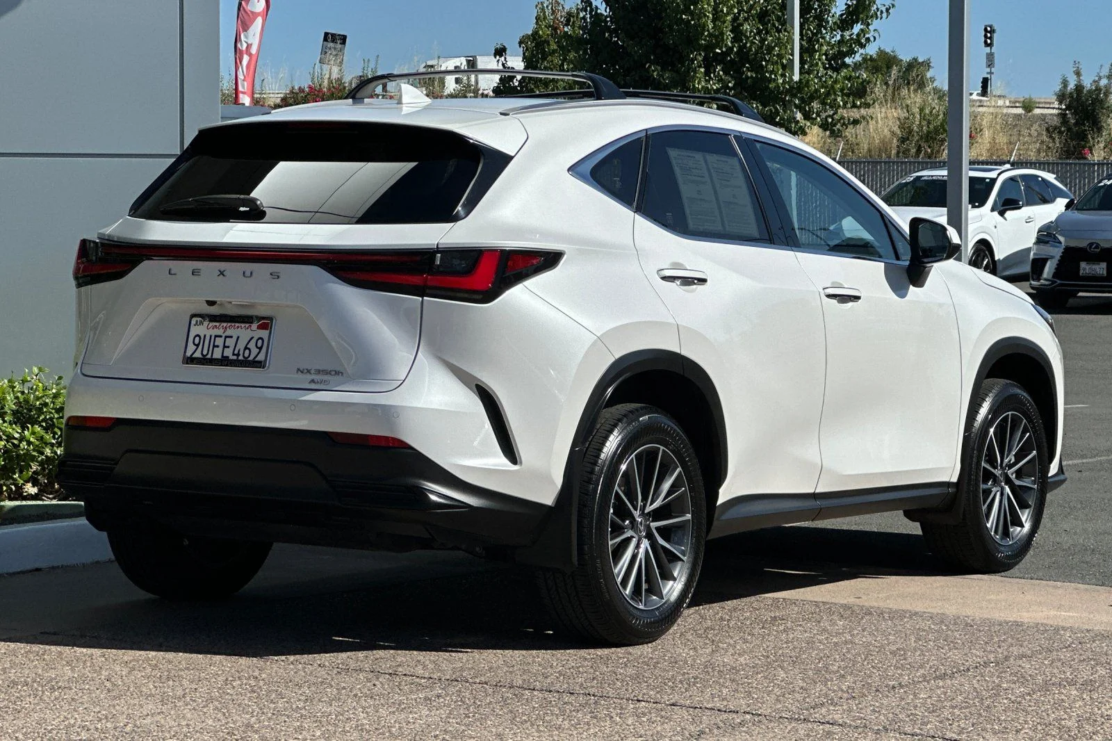 Used 2025 White Pearl Lexus 350h Base image 4