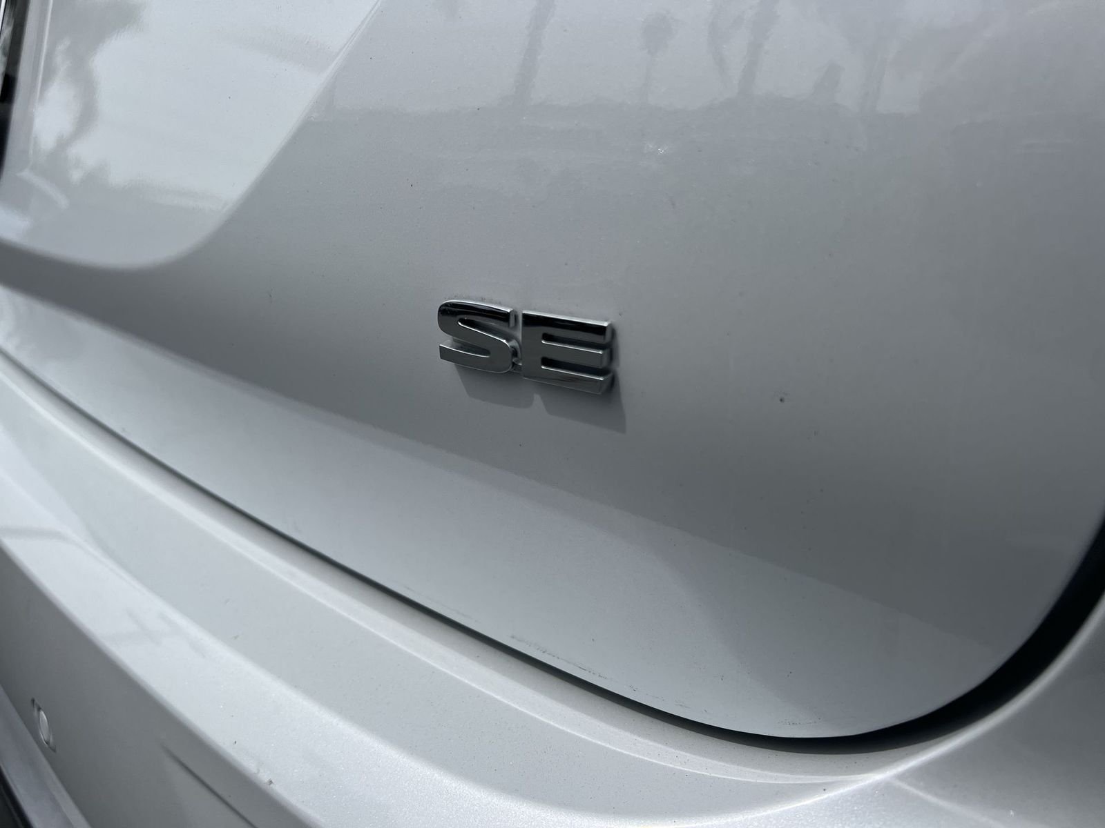 Used 2025 White Mitsubishi SE image 32