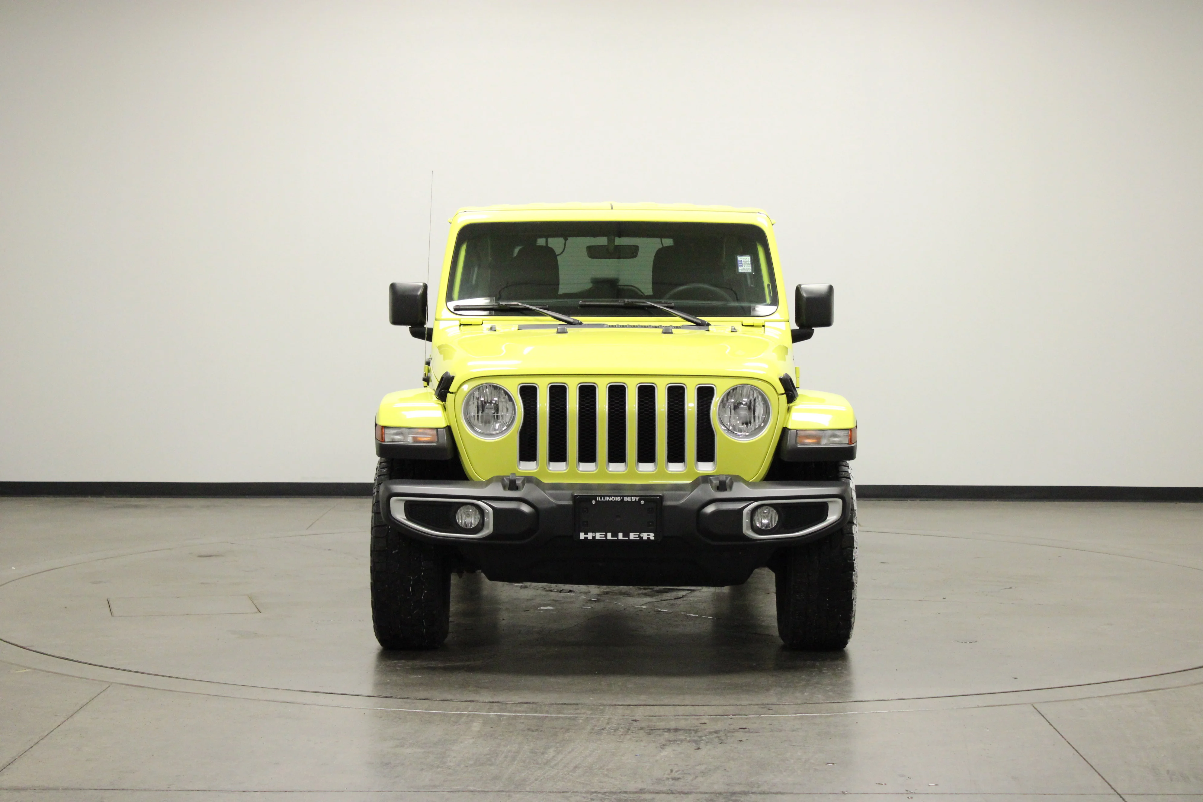 Used 2023 High Velocity Clearcoat Jeep Sahara image 3