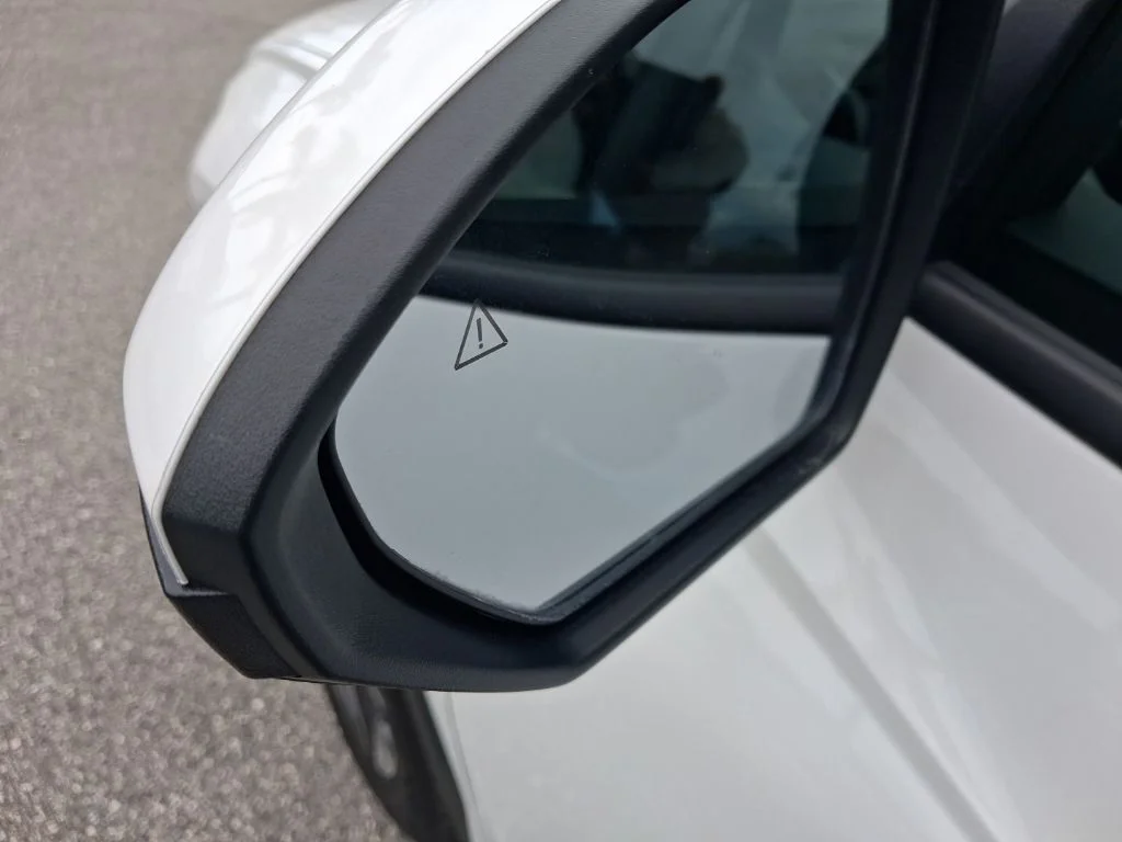 Used 2025 White Hyundai SEL image 16