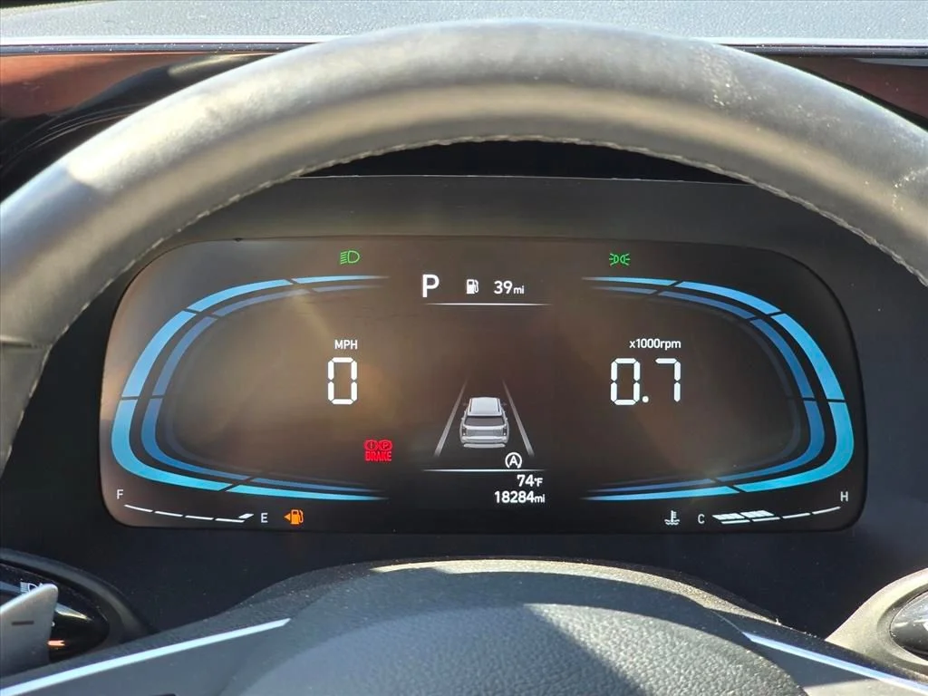 Used 2025 Gray Hyundai SEL image 7