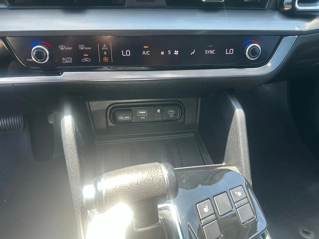 Used 2025 Black Kia EX image 17