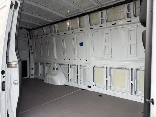 Used 2026 White Mercedes-Benz Cargo 170 WB image 12