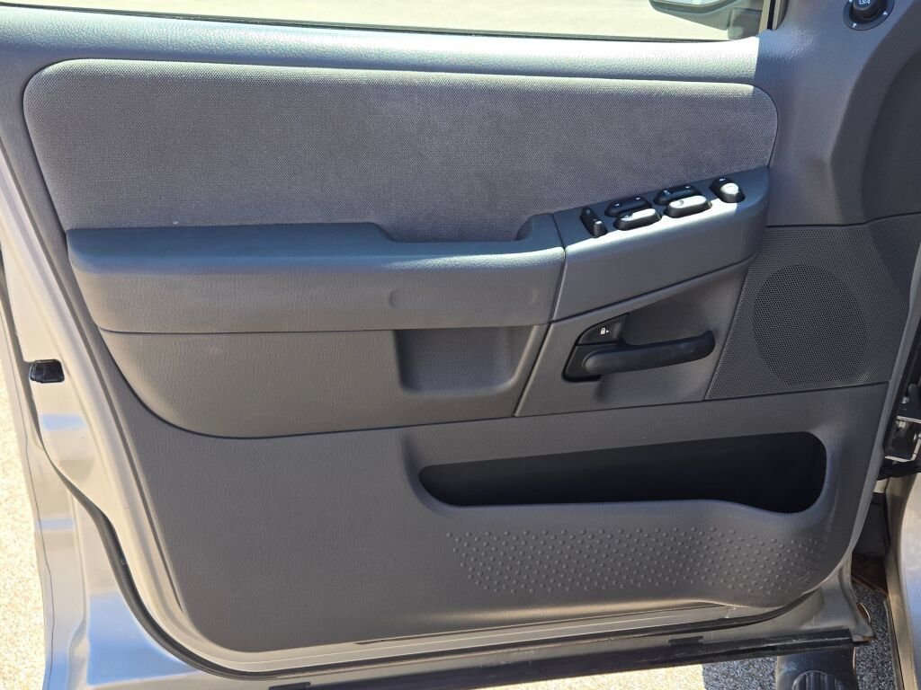 Used 2005  Ford XLT image 21
