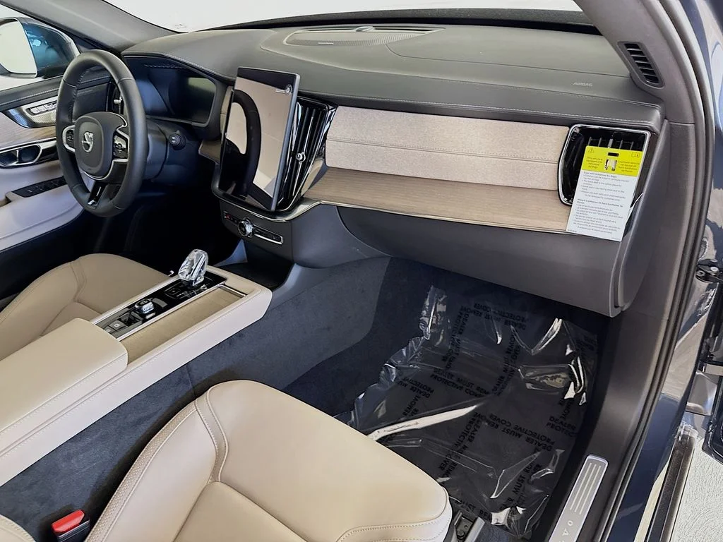 2026 Volvo XC90 Plus - Photo 31