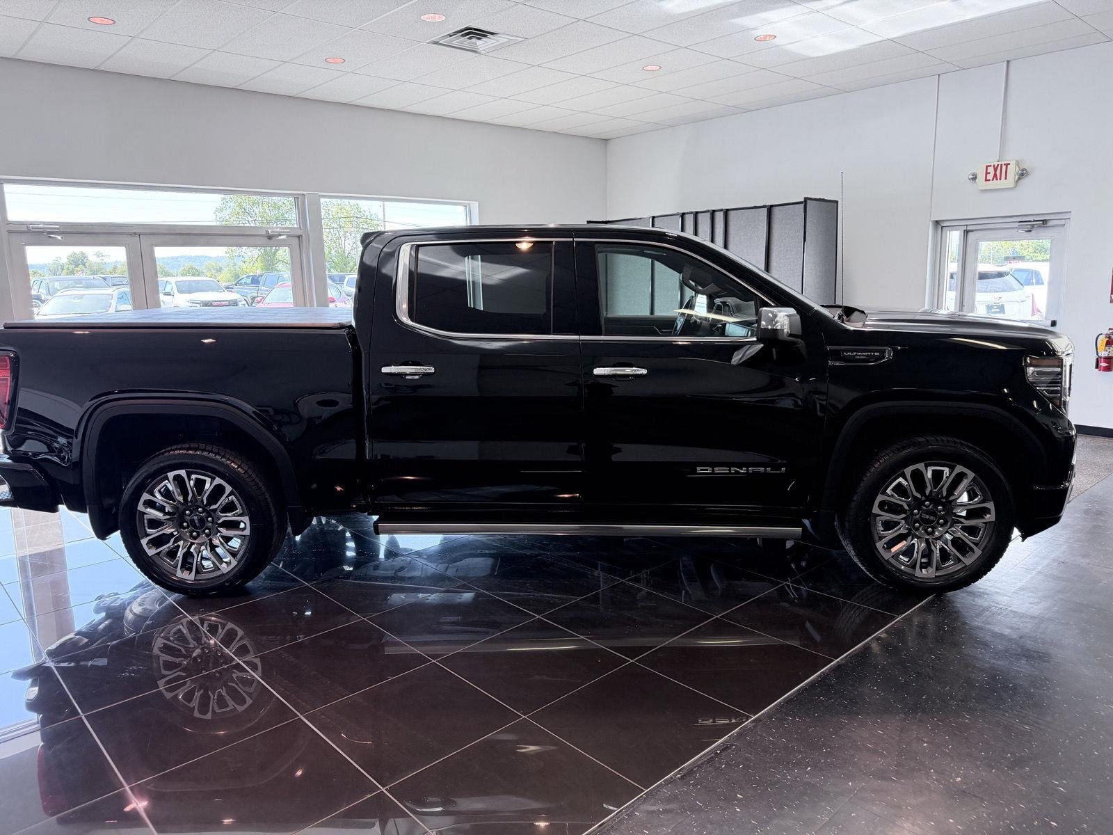 Used 2025 Onyx Black GMC Denali Ultimate image 22