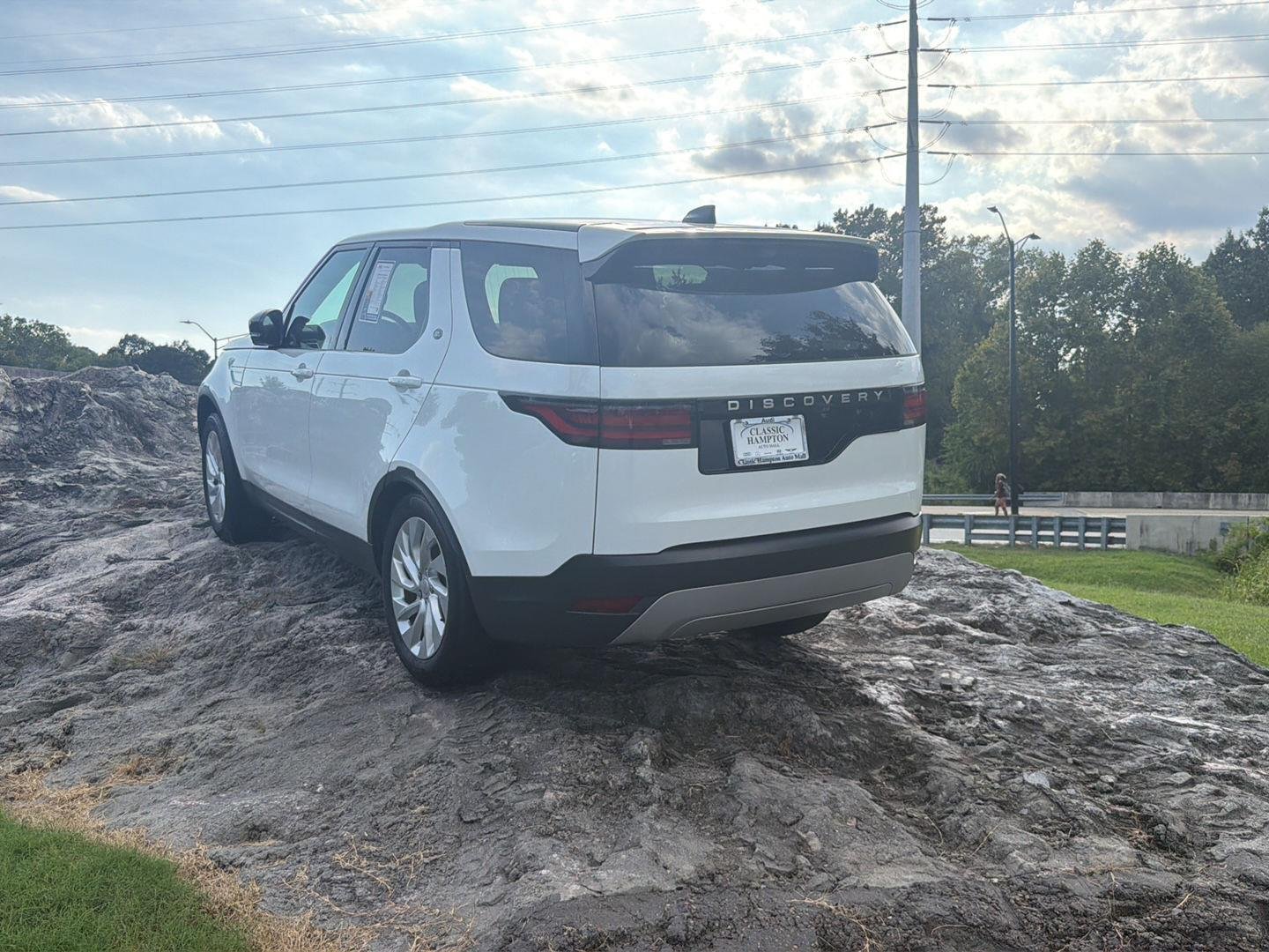 Used 2025  Land Rover S image 2