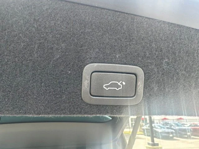 Used 2017 Bright Silver Metallic Volvo T6 Dynamic image 13