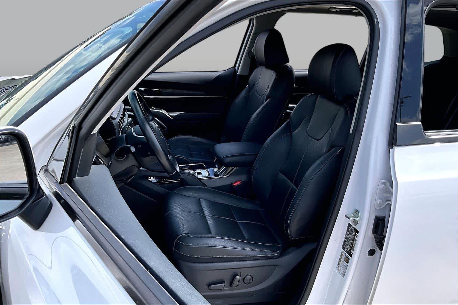 Used 2022 Glacial White Pearl Kia EX image 7
