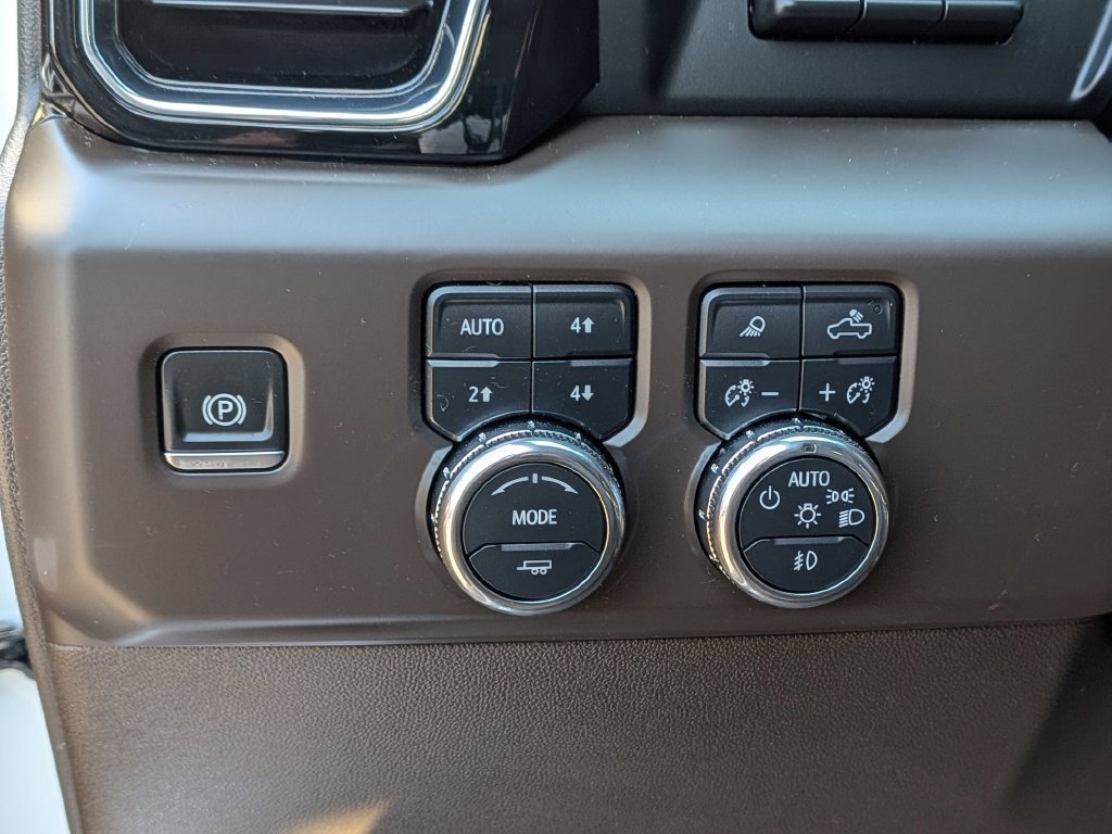 Used 2024 White GMC Denali image 19