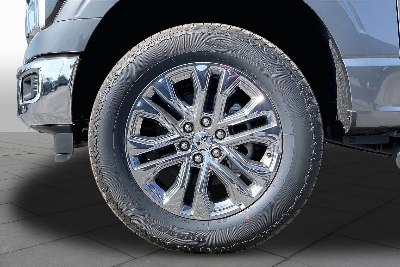 New 2026 Carbonized Gray Metallic Ford Lariat® image 8