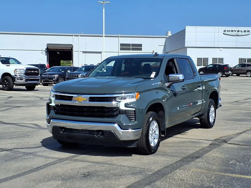 Used 2025 Gray Chevrolet LT image 2