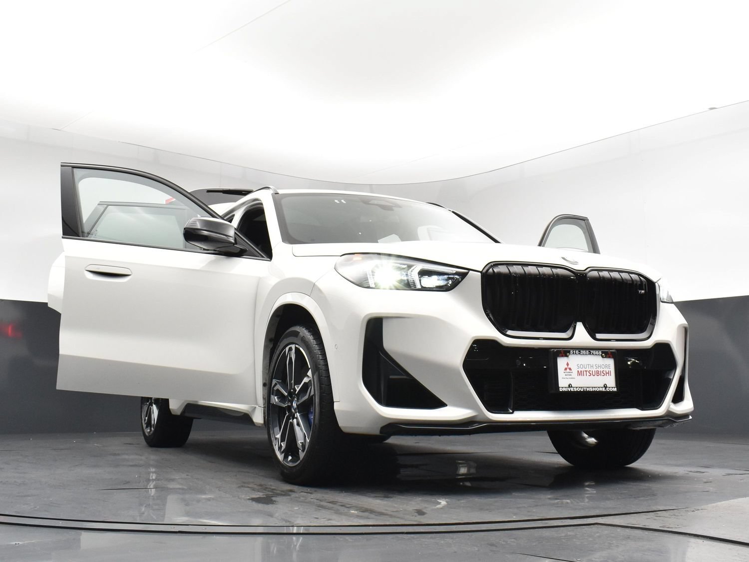 Used 2026 White BMW M35i image 30