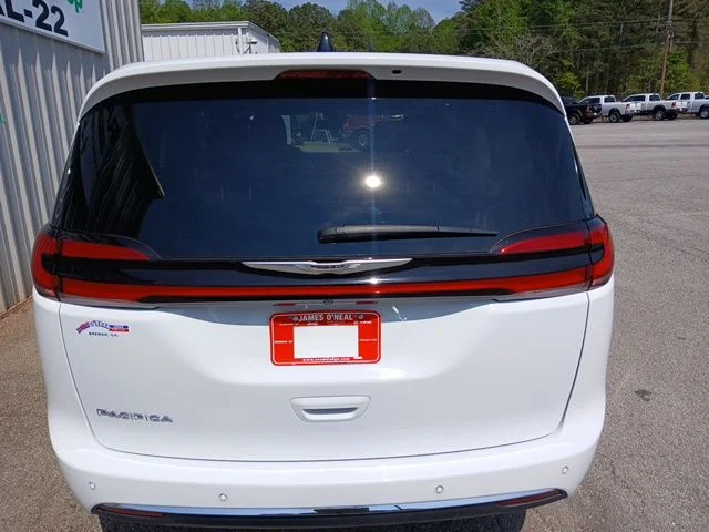 Used 2024 White Chrysler Touring L image 4