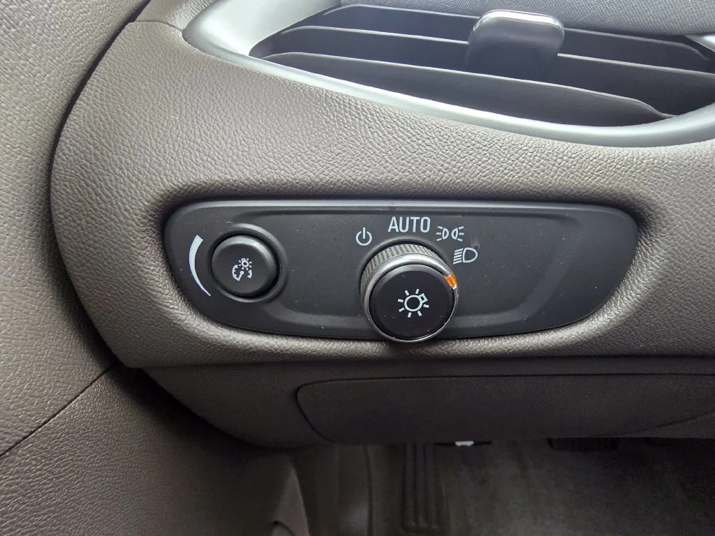Used 2023 STERLING GRAY METALLIC Chevrolet LT image 19