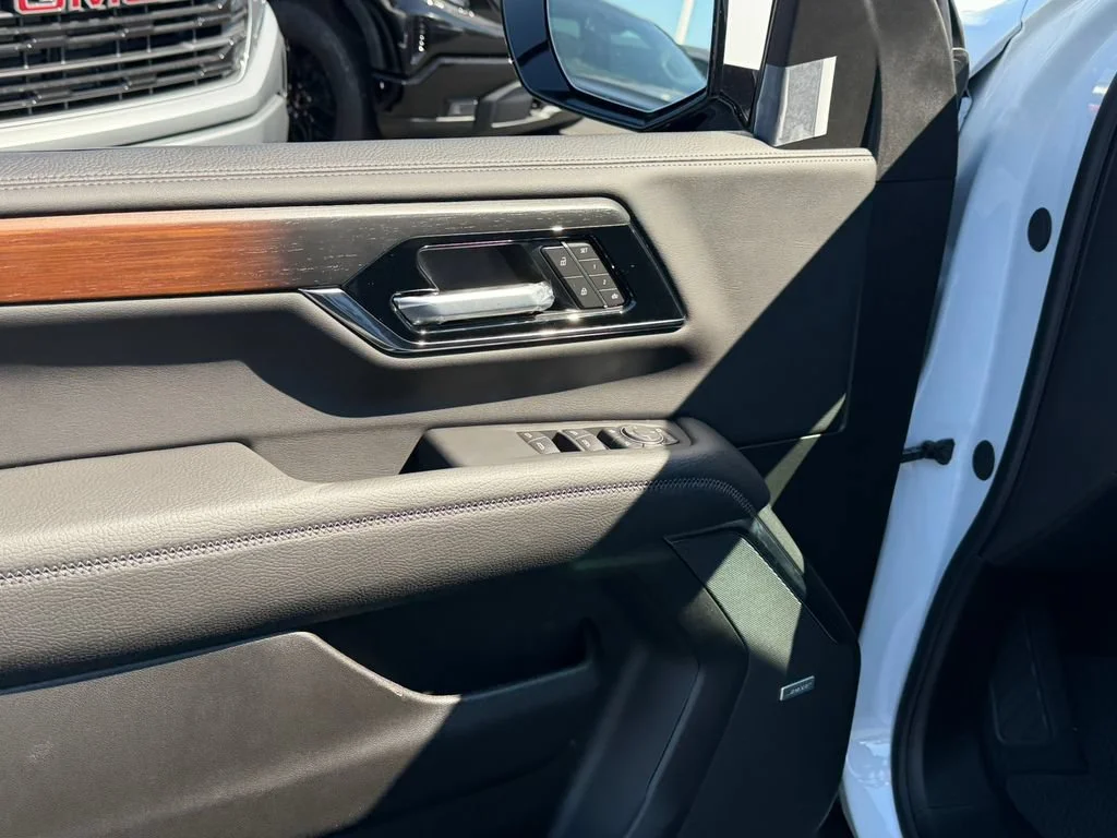 2026 GMC Yukon Denali - Photo 28