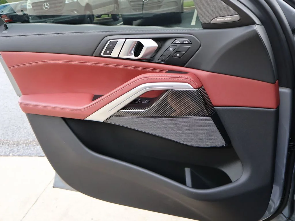 Used 2026 Gray BMW M60i image 38
