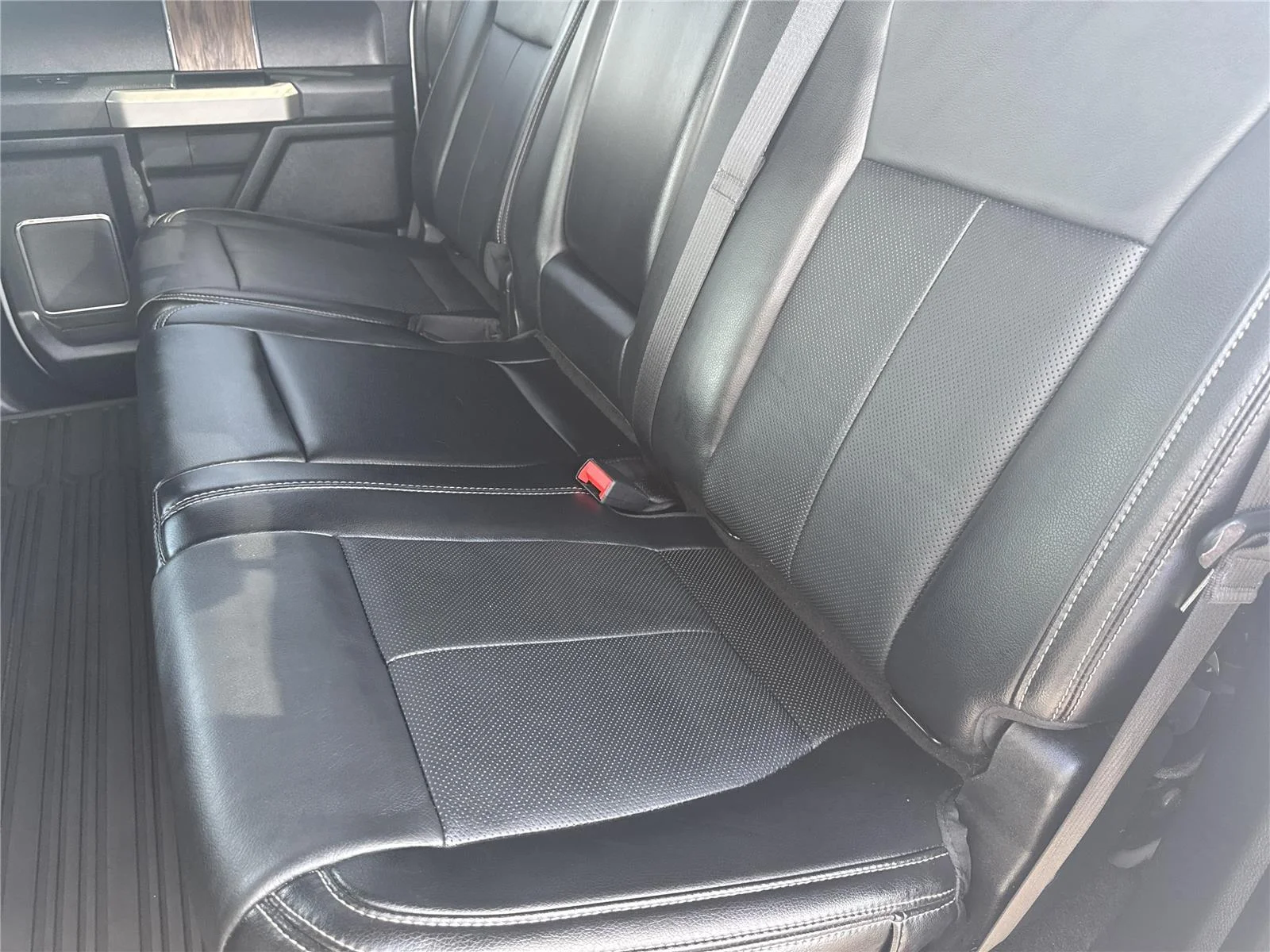 Used 2019 Ingot Silver Ford LARIAT image 33