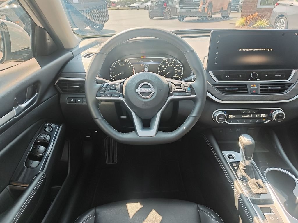 Used 2025 White Nissan 2.5 SL image 16