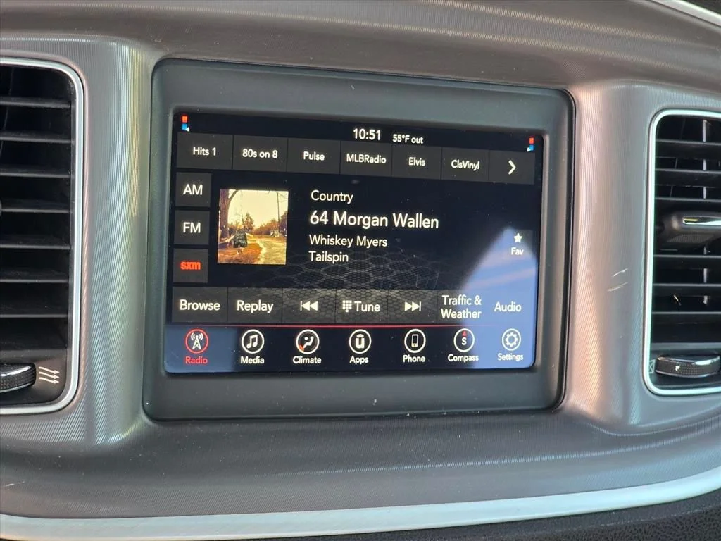 Used 2022 White Dodge SXT image 4