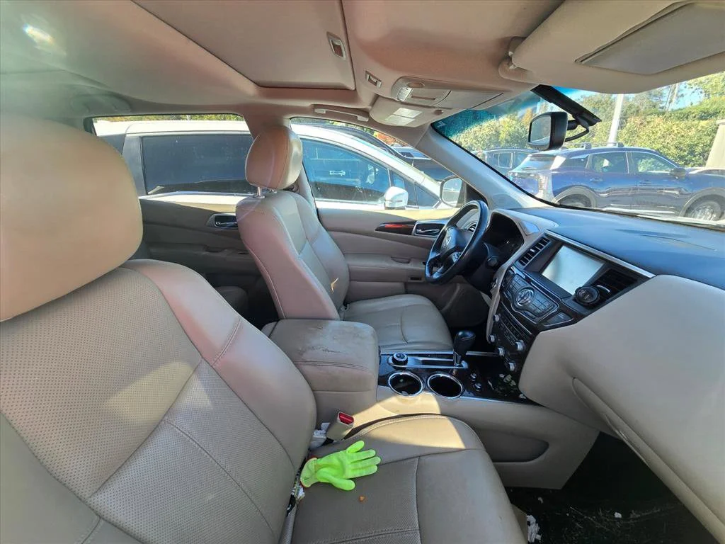 Used 2016 Black Nissan Platinum image 7
