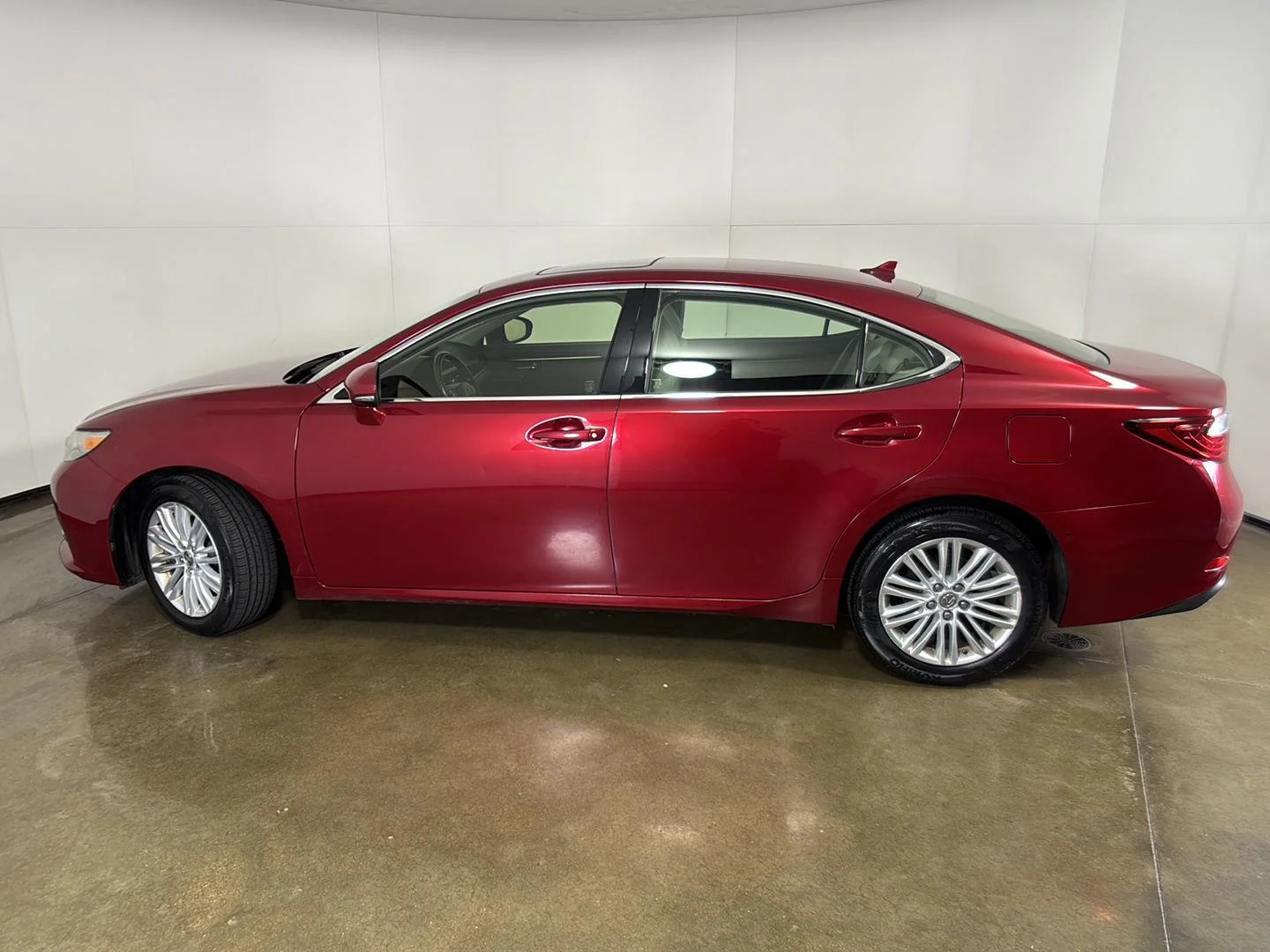 Used 2013 Matador Red Mica Lexus  image 14