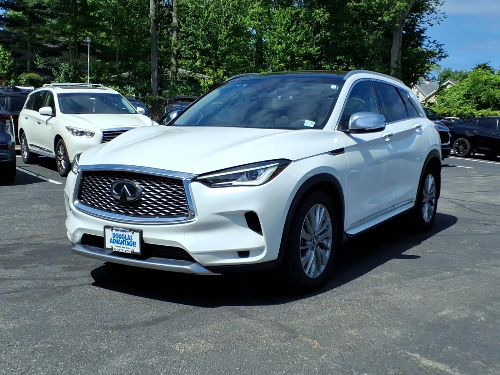 Certified Used 2025 White INFINITI LUXE image 2