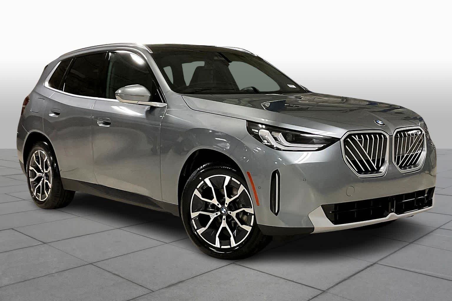 Used 2026 Skyscraper Grey Metallic BMW 30 xDrive image 2