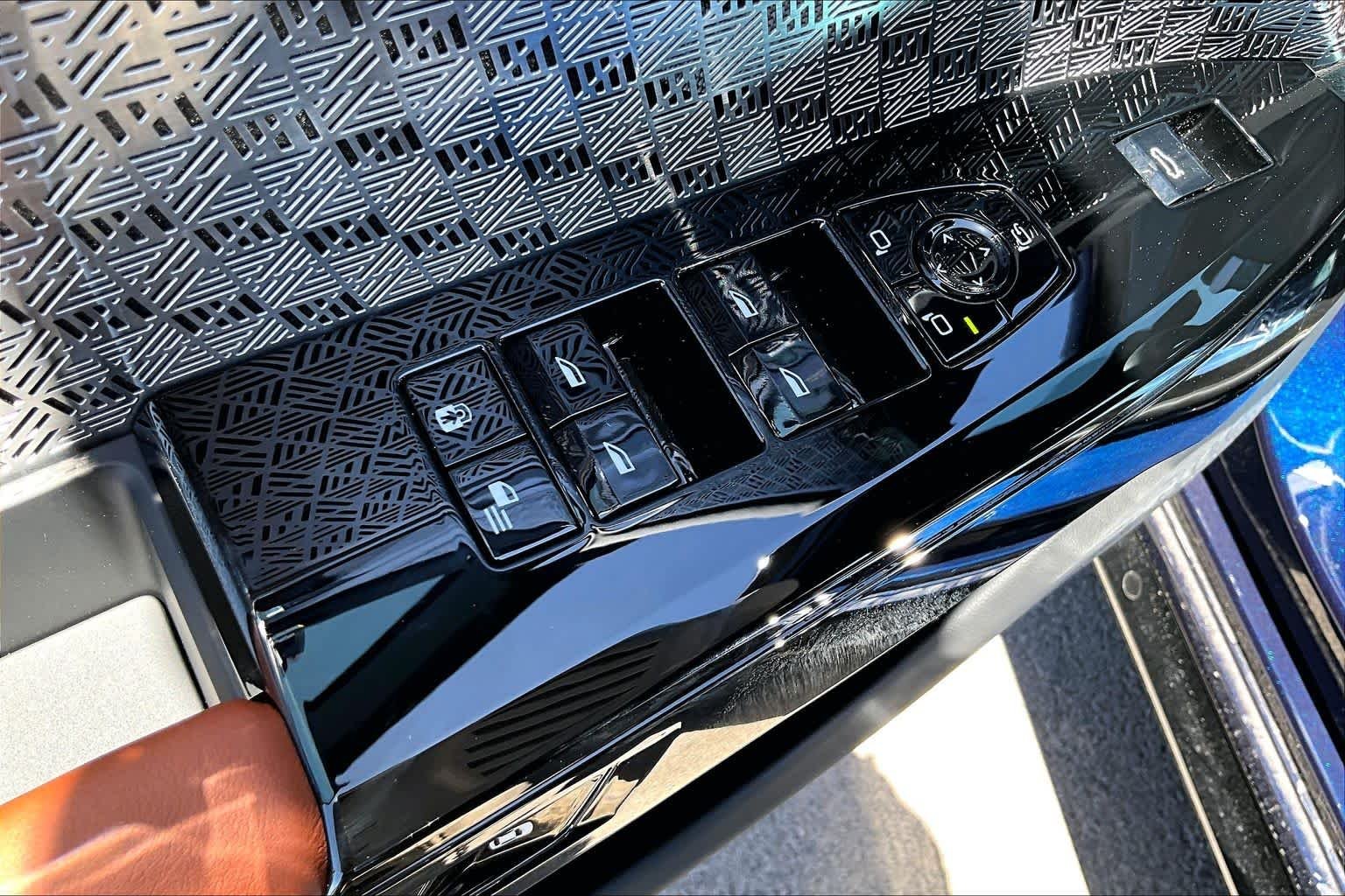 New 2026 Tanzanite Blue II Metallic BMW 740i image 19
