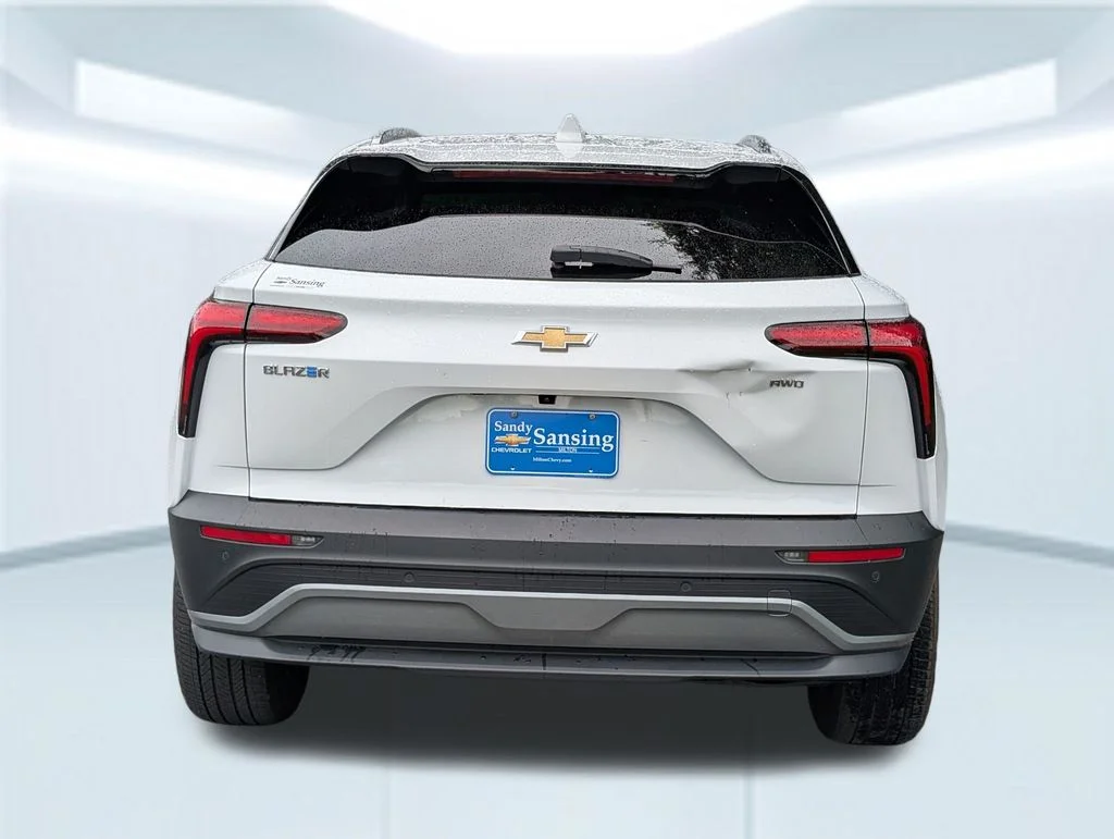Used 2024 White Chevrolet LT image 5