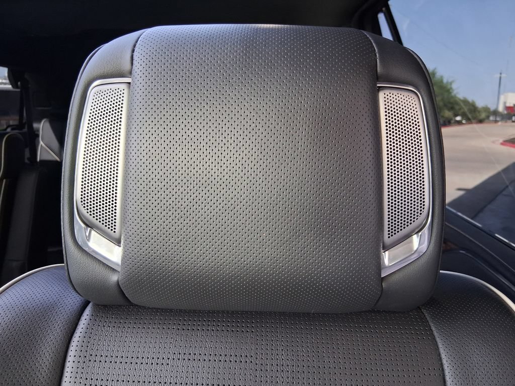 Used 2022 INFRARED TINTCOAT Cadillac Premium Luxury image 21