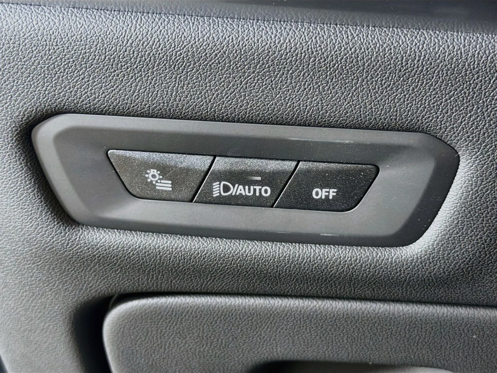 New 2026 Dravit Grey Metallic BMW xDrive50e image 10