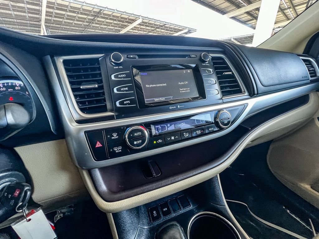 Used 2015 Blizzard Pearl Toyota LE Plus V6 image 22